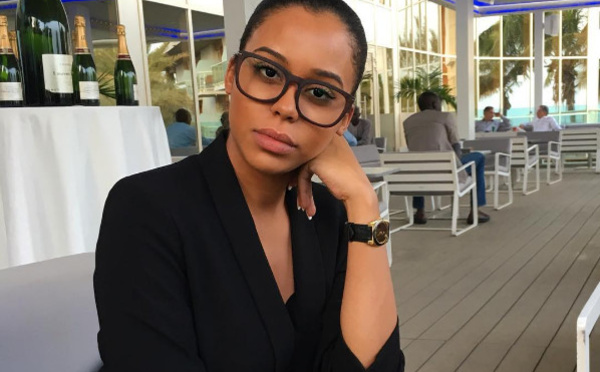 Léa Soukeyna Ndiaye, la journaliste TFM fashion avec ses lunettes