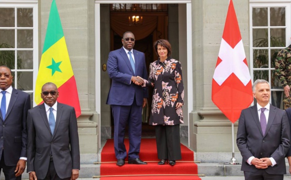 La Présidente de la Confédération suisse Doris Leuthard reçoit le Président Macky SALL pour des honneurs militaires et une réunion de travail 