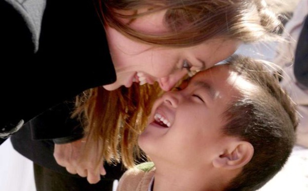 Angelina Jolie et son fils Maddox : une ombre sur l’adoption