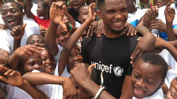 Cameroun : Samuel Eto’o ambassadeur de l’Unicef partage le sourire avec les enfants (Photos)