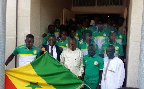 Cérémonie de remise de drapeau aux "Lions" du Beach soccer pour le Mondial 2017 au Bahamas