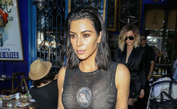 Kim Kardashian affole ses fans avec une photo très hot