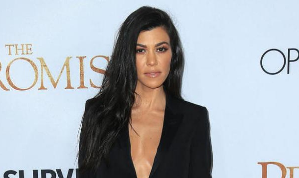 Kourtney Kardashian sort avec un beau gosse (et il est français)