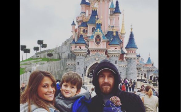 En couple depuis 2009 et parents de deux garçons, Lionel Messi et Antonella Roccuzzo se marieront le 30 juin prochain à Rosario.