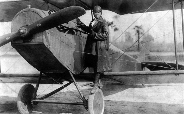 Bessie Coleman a été la première femme d’origine afro-américaine à détenir une licence de pilote