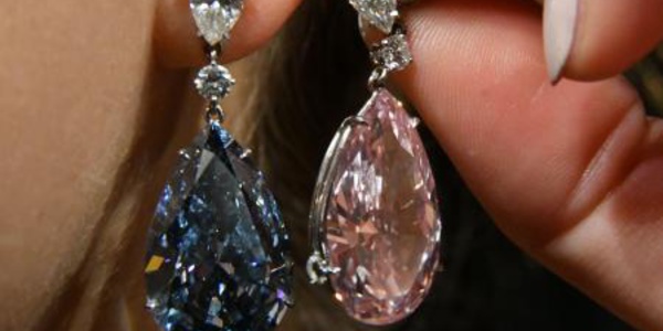 57 millions de dollars pour une paire de boucles d'oreilles, record mondial