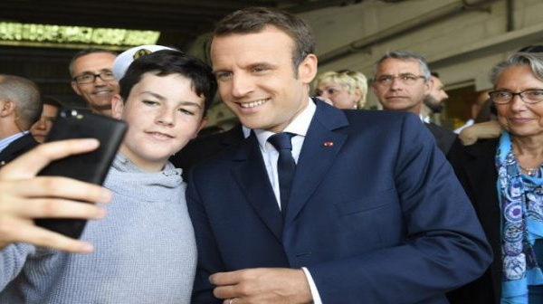 Six élèves sèchent les cours, découvrez le geste qu’a fait Emmanuel Macron pour eux