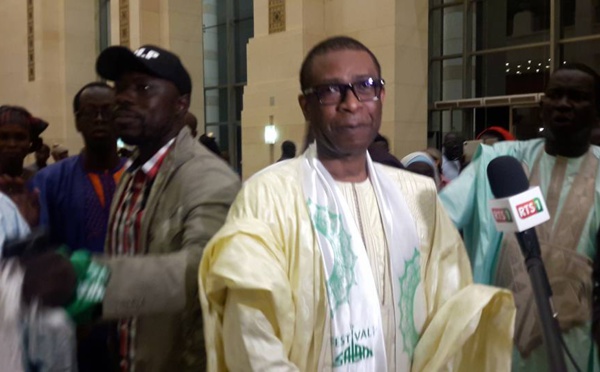 Youssou Ndour très élégant à la cérémonie d'ouverture du festival Salam édition 2017