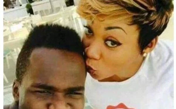 Souvenir: Feu Cheick Thioté avec son épouse sénégalaise en mode selfie