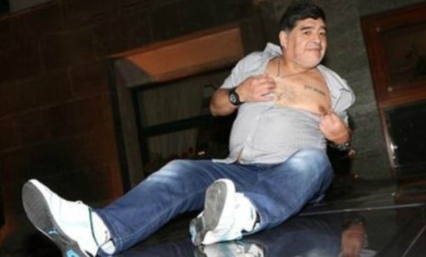 EXCÈS : Maradona finit dans un piteux état à Naples