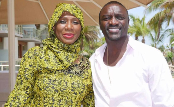 (02 Photos) Akon en toute complicité avec la directrice Ngoné Ndour