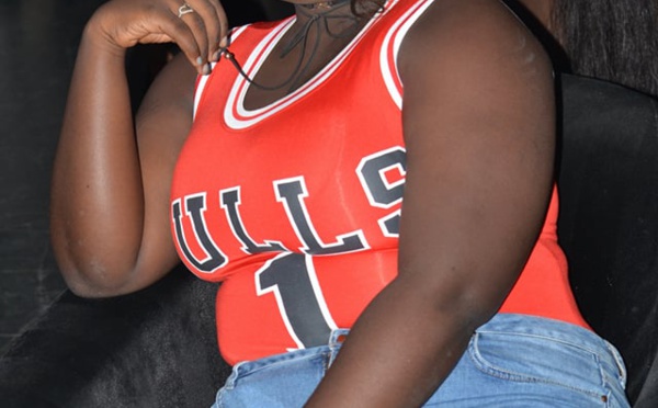 Photos : Qui est cette femme fan's de Momo Dieng et des Chicago Bulls?