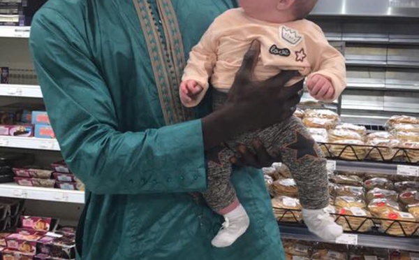 Photo: Sadio Mané a croisé un futur fan dans un supermarché 