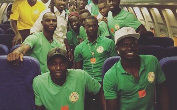 03 photos : Aliou Cissé et les "Lions" quittent Praia, le sourire aux lèvres !