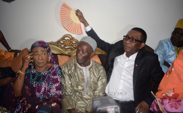 Photos : Youssou Ndour en compagnie de son père Elimane et de sa mère Ndèye Sokhna Mboup