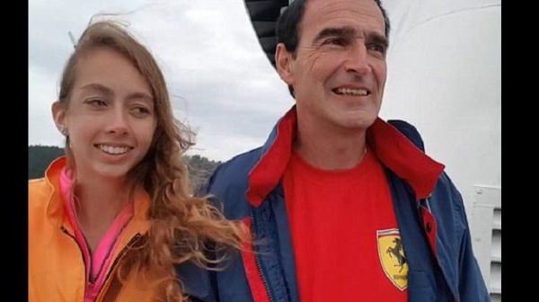 Insolite : elle défie ses parents pour se fiancer à un homme qui a 34 ans de plus qu’elle (photos)