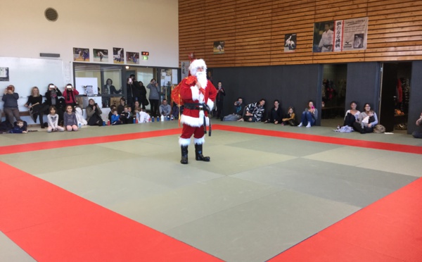 Insolite: Les Papas Noel se sont livrés un combat 