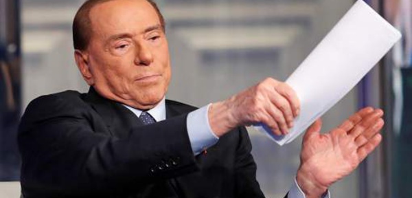 Berlusconi: "Ce sont toujours les femmes qui me courtisent"