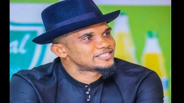 Cameroun: Samuel Eto’o réagit aux accusations de blanchiment de la peau