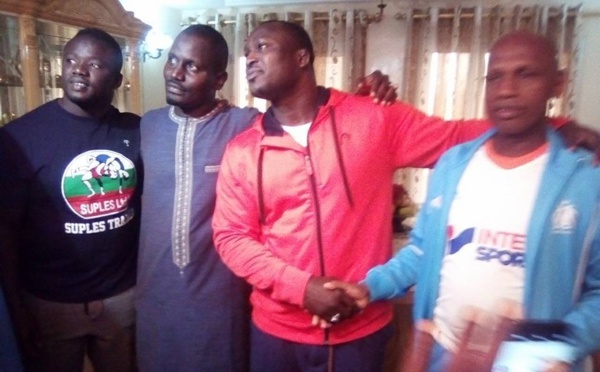 Photos: Modou Lô chez Papa Sow, pour apporter son soutien