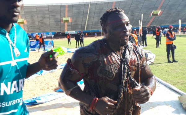 À quelques heures du combat, Ama Baldé "mine" l’enceinte où il fera face à Papa Sow.