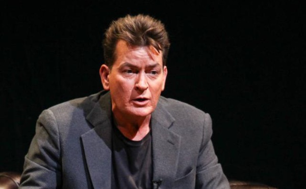 Charlie Sheen répond à la femme qui l'accuse de lui avoir transmis le VIH