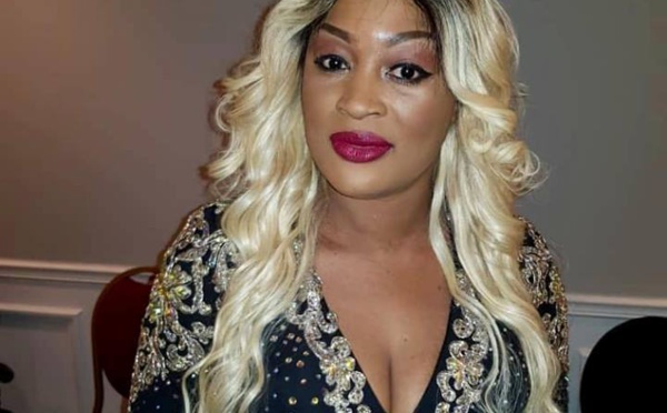 Photos : Titi est devenue blonde, regardez