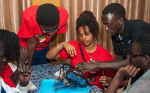 13 photos : Sidy Ndao, le chantre de la robotique scolaire en Afrique 