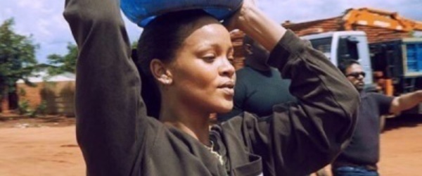 Rihanna dans la peau d’une femme au foyer africaine