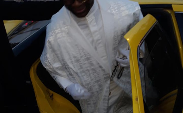 Photos : Cheikh Ahmadou Kara aperçu à bord d'un taxi à Thiès