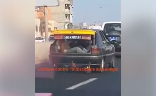 VIDEO - INDISCIPLINE: Des personnes transportées dans le coffre d'un taxi en plein jour, regardez