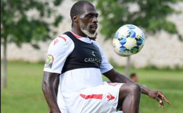 PHOTOS - Joash Onyango (Barbe Blanche) , 27 ans et défenseur de l'équipe du KENYA