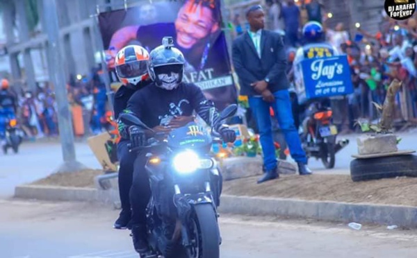 PHOTOS - Les motards de Côte d'Ivoire rendent hommage à Dj Arafat