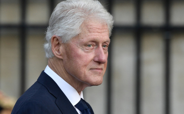 "Il va me manquer, vraiment", confie Bill Clinton lors de l'hommage à son ami Jacques Chirac