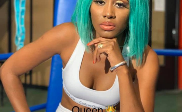 PHOTOS - Queen Biz plus hot que jamais en salle de sport