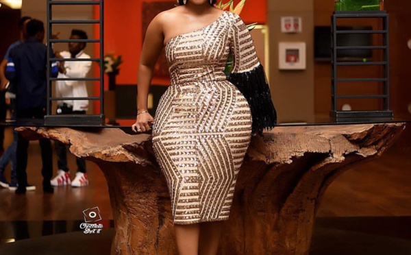 PHOTOS - Découvrez Joselyn Dumas en 8 styles