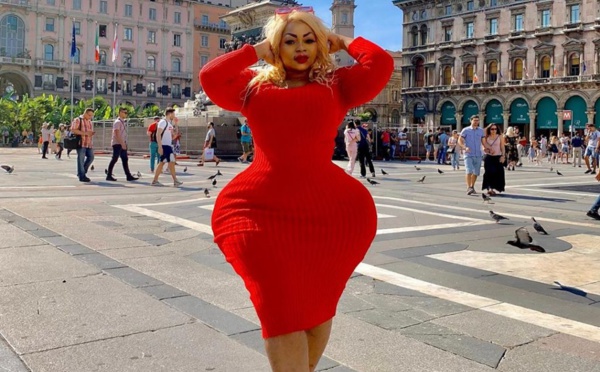 PHOTOS - En visite à Rome, la Bombe Eudoxie Yao au top de sa forme