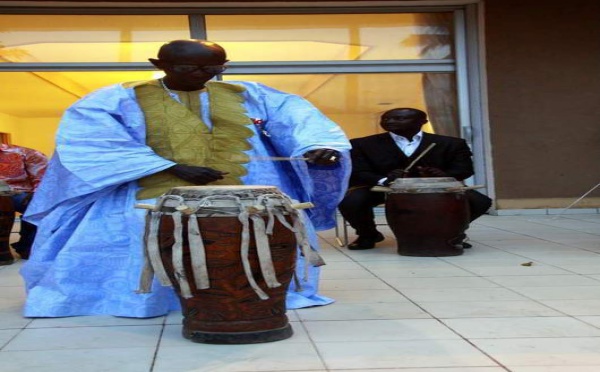 Doudou Ndiaye Rose décoré à l'ambassade du Japon