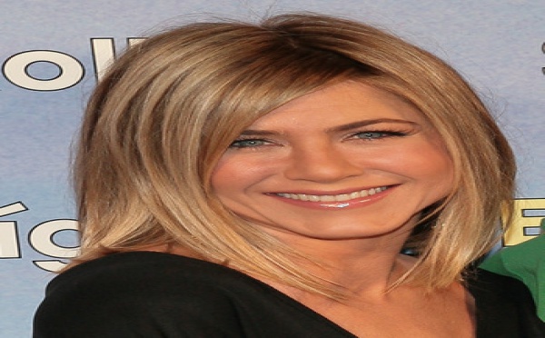 Jennifer Aniston, une mystérieuse bague au doigt !