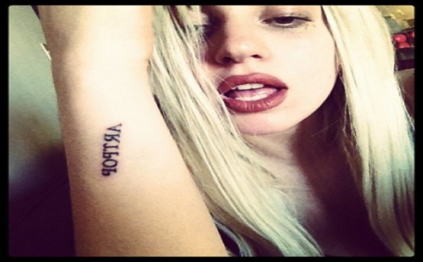 Lady Gaga révèle un nouveau tatouage