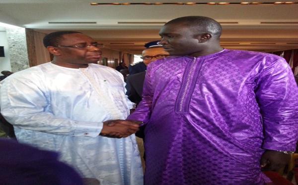 Le fondateur de senxibar.com Alioune Diop et le Président Macky Sall