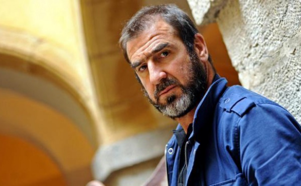 Eric Cantona s’attaque à François Hollande pour Mediapart