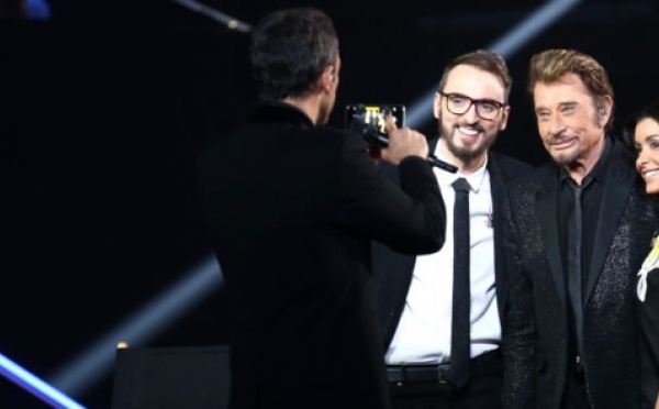 Johnny Hallyday avec Shy'm et Jenifer dans les coulisses de sa soirée événement