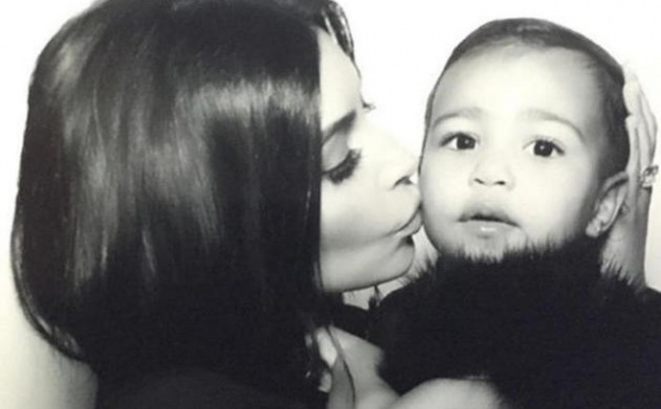 PHOTOS Kim Kardashian pense que sa fille en a marre d’être prise en photo