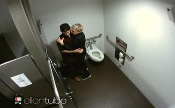 Justin Bieber : chopé dans les toilettes avec Ellen DeGeneres !