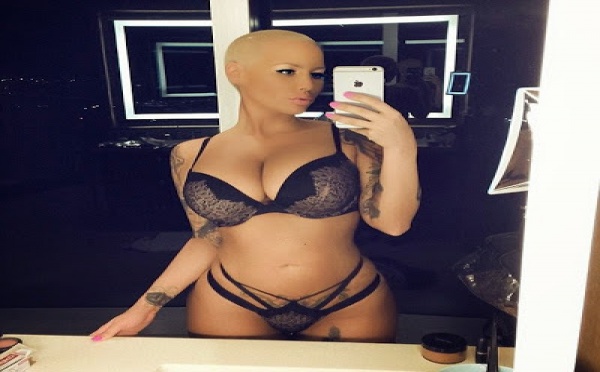 Amber Rose à moitié nue pour répondre à ses haters ! (Photo)