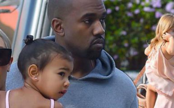 Kim Kardashian, Kanye West &amp; North : Le photobomb inattendu qui les dévoile au naturel