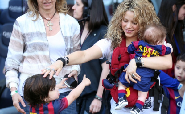 PHOTOS Shakira : avec Milan &amp; Sasha, première supportrice de Gerard Piqué