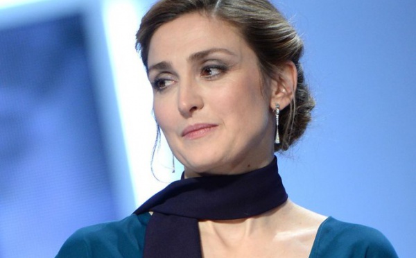 Julie Gayet dément s’être fait refou­ler d’une boîte de nuit à Cannes