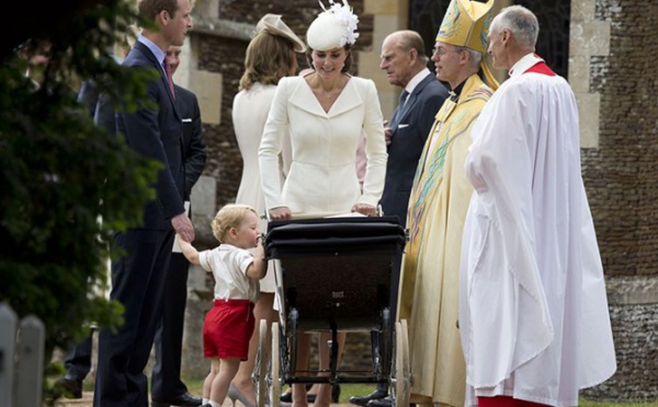 Kate et William : toutes les photos du baptême de leur fille, avec toute la famille !